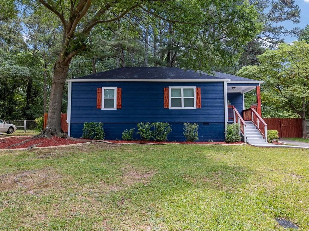 2 bedroom, 2 bathroom, 826 sq ft single family residence sold at 235 MATHEWS Circle, Marietta, GA 30067
