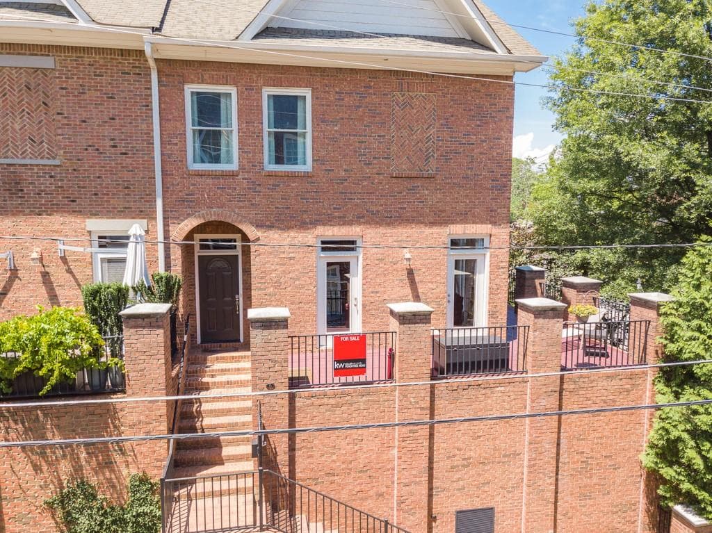 2 bedroom, 3 bathroom, 2,688 sq ft townhouse sold at 700 Piedmont Avenue 6, Atlanta, GA 30308