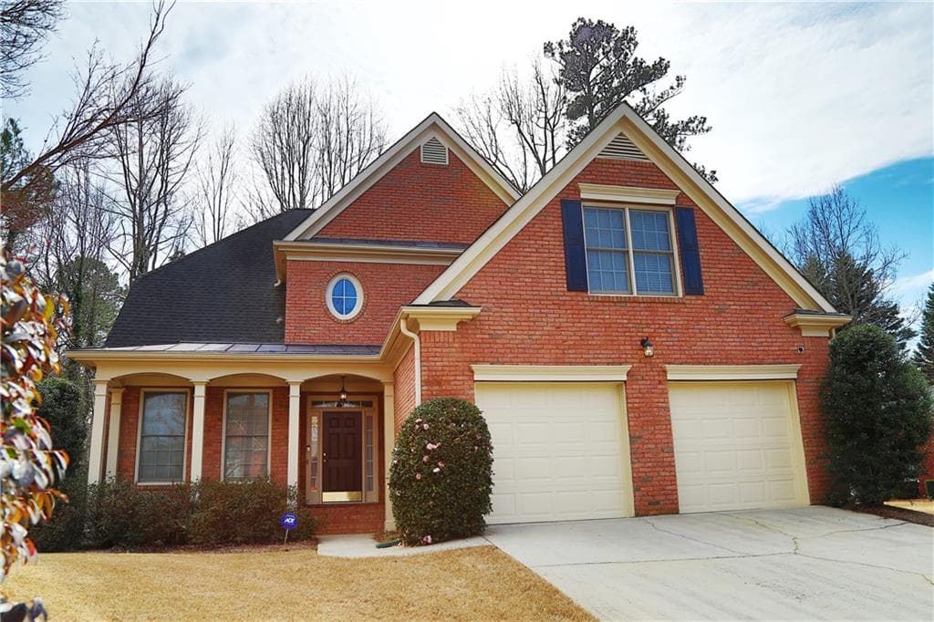 5 bedroom, 4 bathroom, 2,706 sq ft single family residence sold at 201 DUNMOORE CHASE, Alpharetta, GA 30022