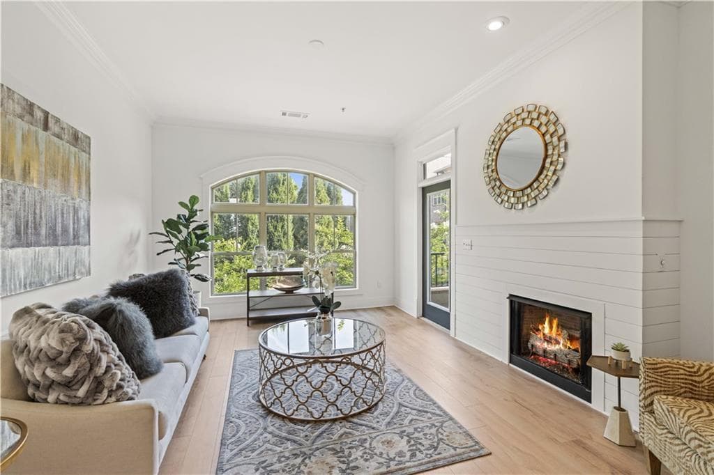 2 bedroom, 2 bathroom, 1,419 sq ft condominium sold at 625 Piedmont Avenue 2006, Atlanta, GA 30308