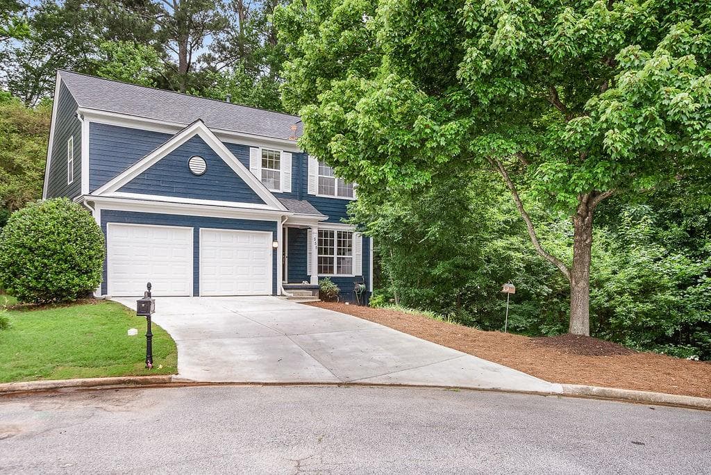 3 bedroom, 3 bathroom, 2,724 sq ft single family residence sold at 555 Lullingstone Drive, Marietta, GA 30067