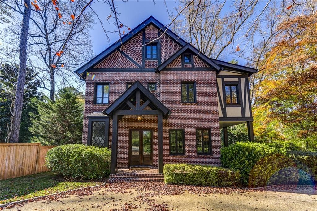 6 bedroom, 5 bathroom, 5,500 sq ft single family residence sold at 2010 Springlake Drive, Atlanta, GA 30305