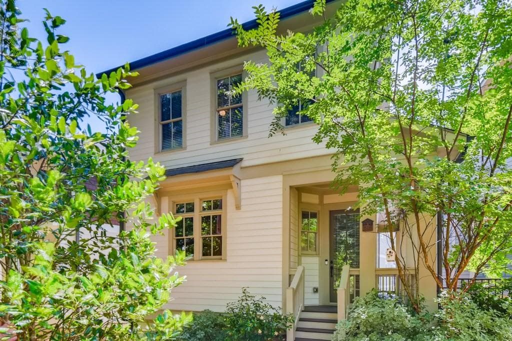 3 bedroom, 4 bathroom, 2,293 sq ft single family residence sold at 818 Grove Bend, Decatur, GA 30030