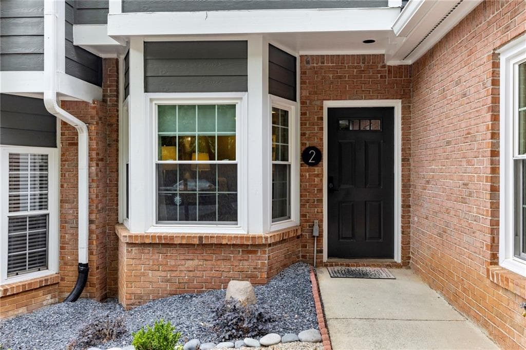 3 bedroom, 3 bathroom, 1,962 sq ft townhouse sold at 2680 Pine Tree Road 2, Atlanta, GA 30324