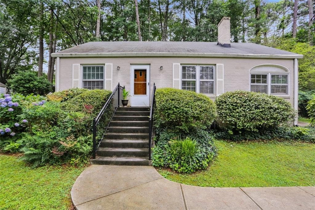 2 bedroom, 1 bathroom, 1,220 sq ft single family residence sold at 1895 Edinburgh Terrace, Atlanta, GA 30307
