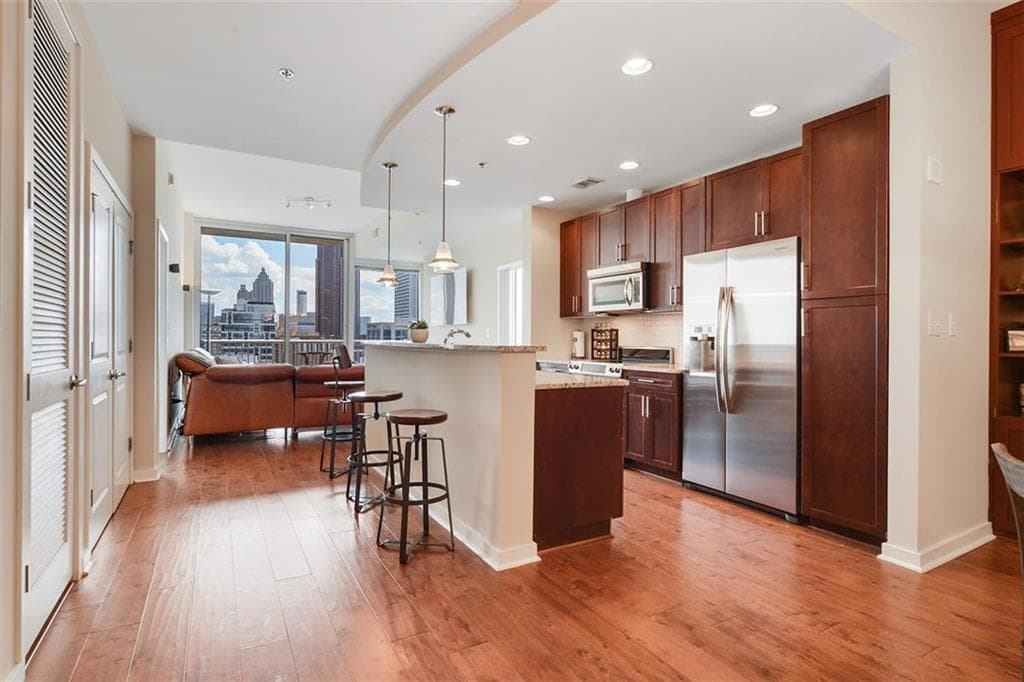 2 bedroom, 2 bathroom, 1,320 sq ft condominium sold at 855 PEACHTREE Street 2009, Atlanta, GA 30308