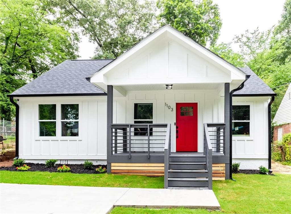 3 bedroom, 2 bathroom, 1,654 sq ft single family residence sold at 1103 Oak Knoll Terrace, Atlanta, GA 30315