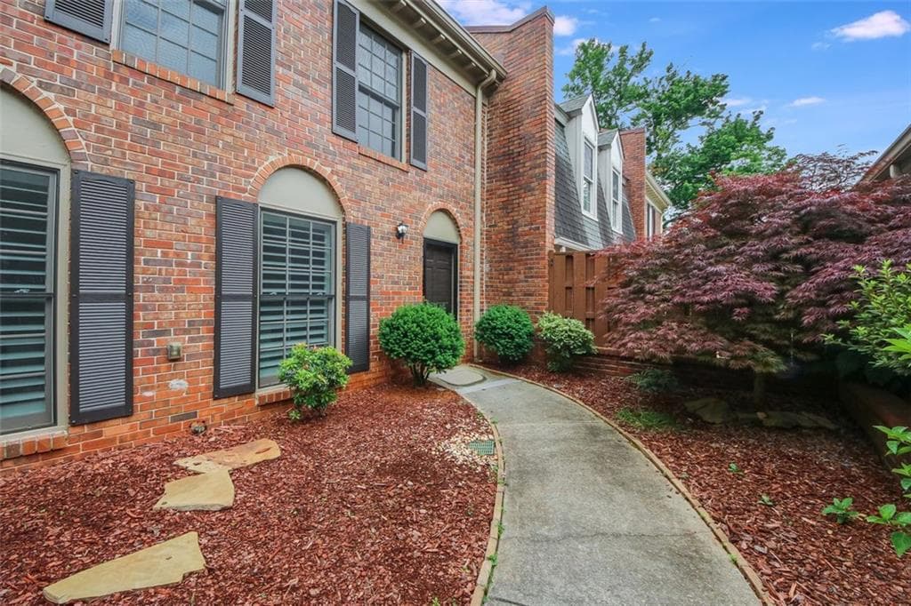 3 bedroom, 4 bathroom, 2,591 sq ft townhouse sold at 459 THE NORTH CHACE, Atlanta, GA 30328
