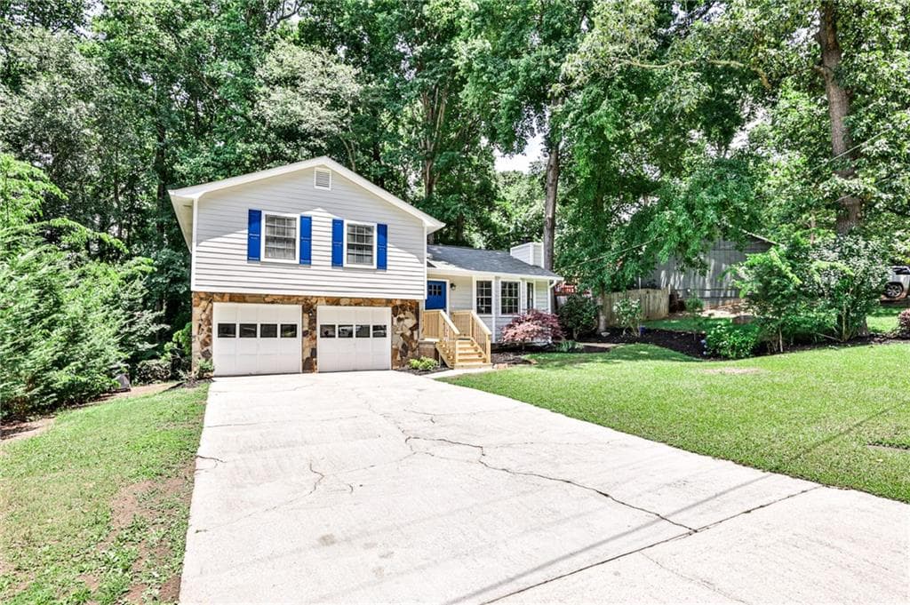 3 bedroom, 2 bathroom, 1,684 sq ft single family residence sold at 3737 Burnt Leaf Lane, Snellville, GA 30039