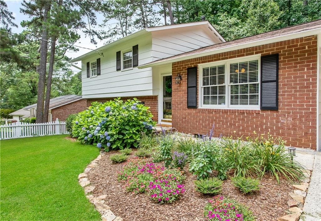 4 bedroom, 2 bathroom, 1,622 sq ft single family residence sold at 1998 Commodore Lane, Atlanta, GA 30341