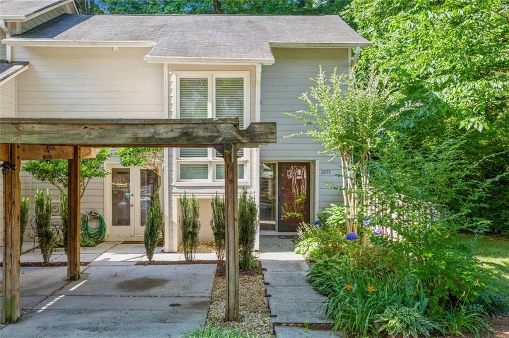 2 bedroom, 3 bathroom, 1,604 sq ft condominium sold at 2071 Clairmeade Valley Road, Atlanta, GA 30329