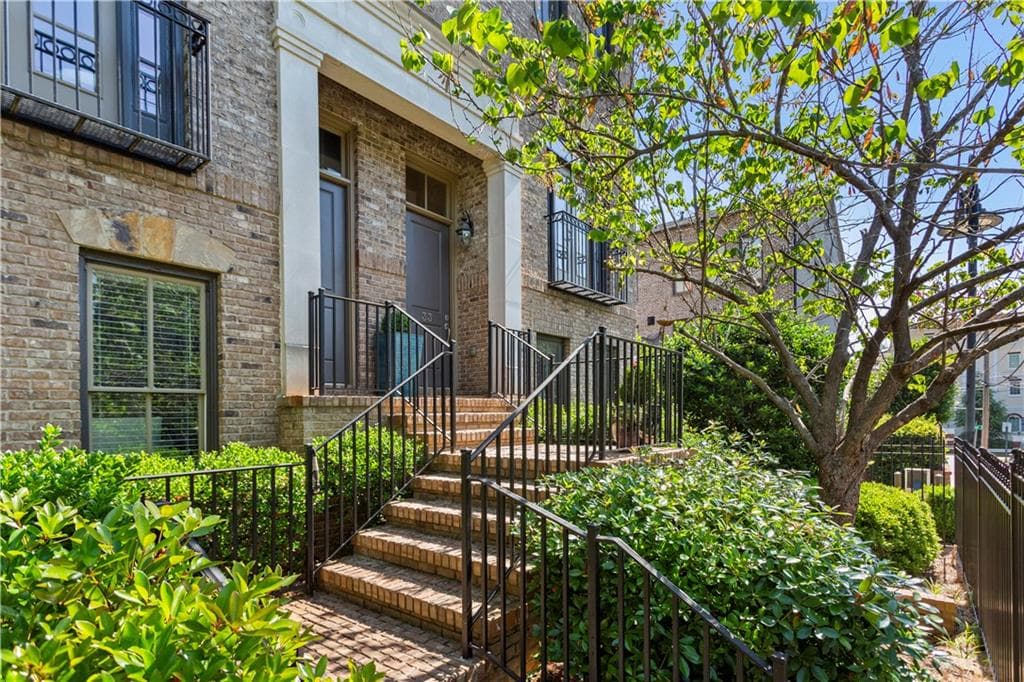 3 bedroom, 4 bathroom, 2,304 sq ft townhouse sold at 33 Honour Avenue, Atlanta, GA 30305