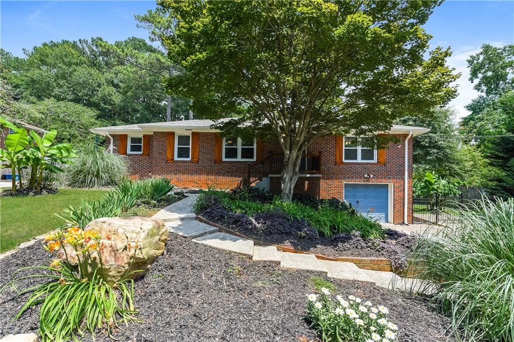5 bedroom, 3 bathroom, 1,492 sq ft single family residence sold at 2331 Robin Lane, Smyrna, GA 30080