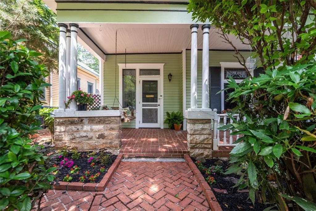 4 bedroom, 3 bathroom, 2,287 sq ft single family residence sold at 688 Peeples Street, Atlanta, GA 30310