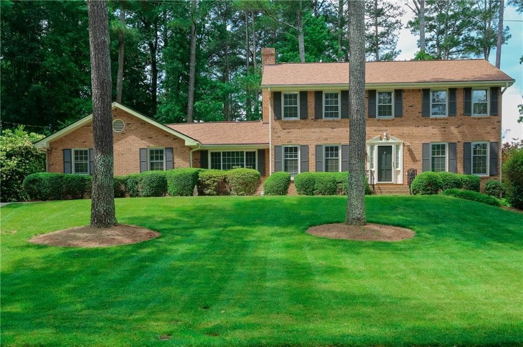 5 bedroom, 4 bathroom, 3,600 sq ft single family residence sold at 1900 ACUBA Lane, Atlanta, GA 30345