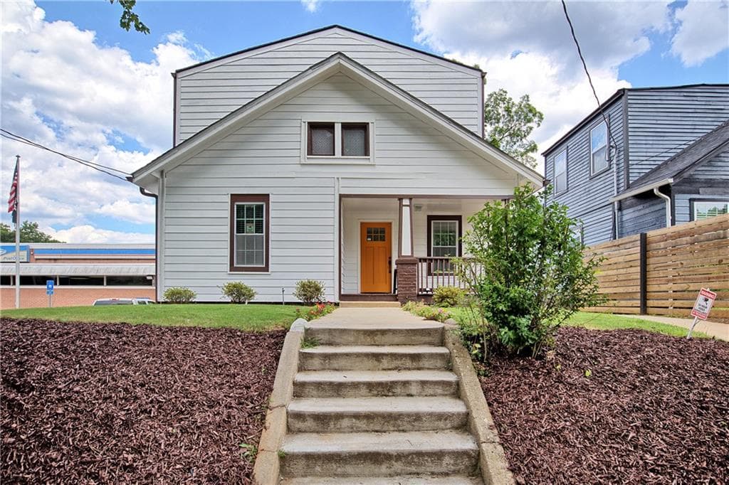 3 bedroom, 3 bathroom, 1,940 sq ft single family residence sold at 1594 Jonesboro Road, Atlanta, GA 30315