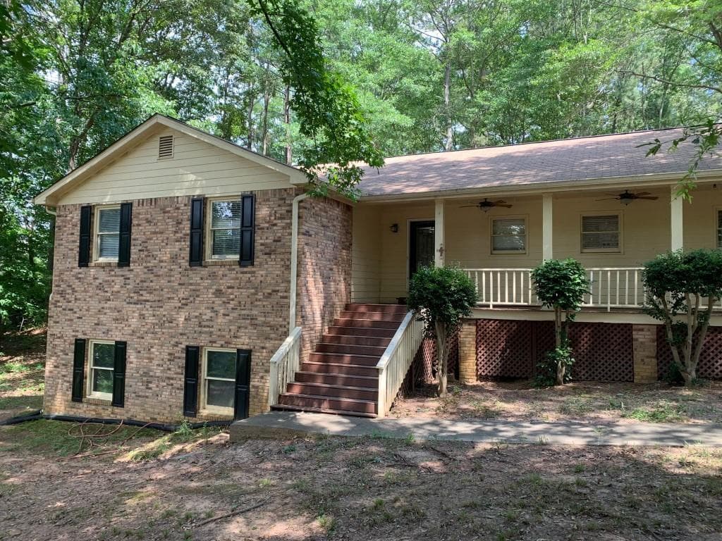 4 bedroom, 2 bathroom, 2,010 sq ft single family residence sold at 1994 Rockdale Circle, Snellville, GA 30078