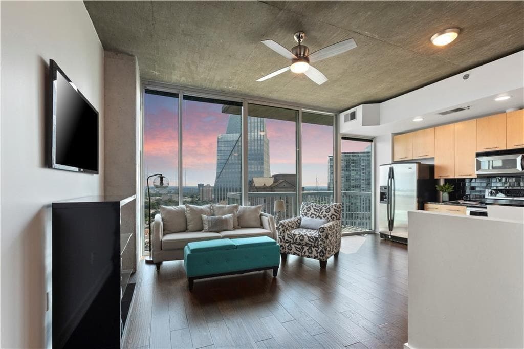 1 bedroom, 1 bathroom, 698 sq ft condominium sold at 3324 Peachtree Road 2306, Atlanta, GA 30326