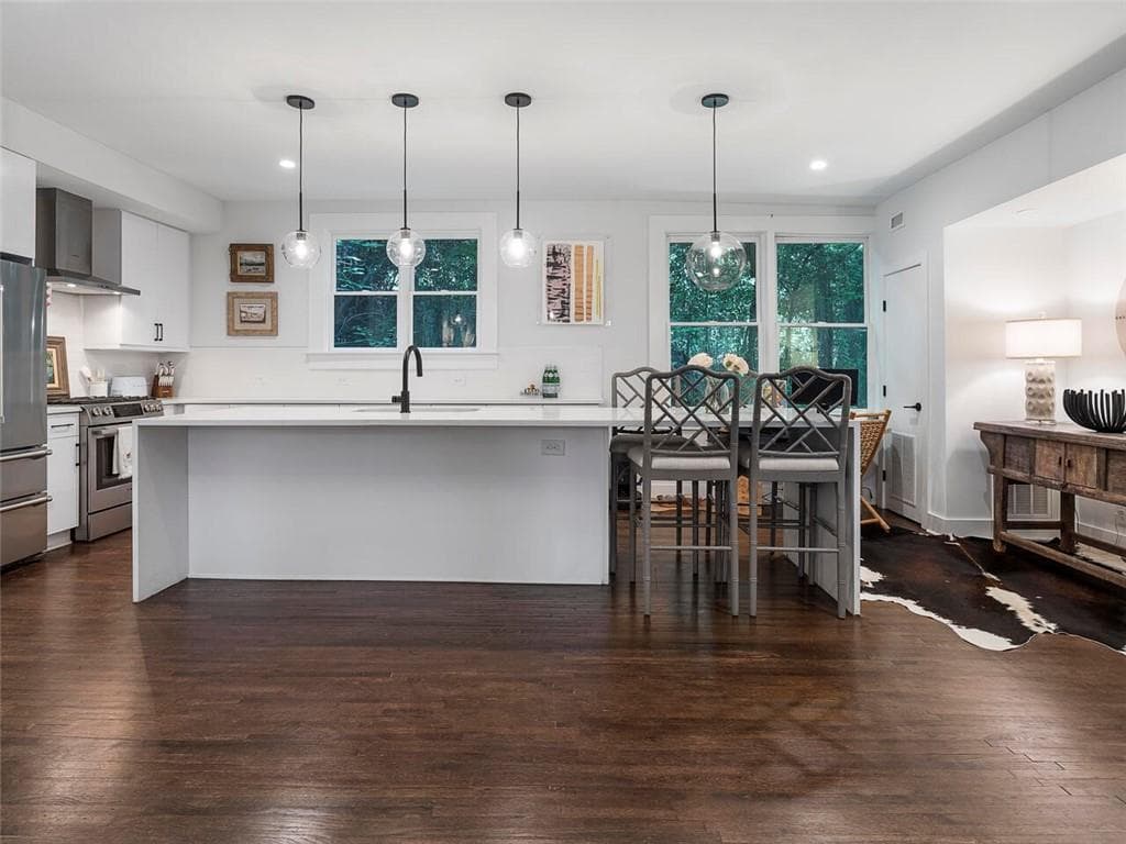 2 bedroom, 2 bathroom, 1,357 sq ft condominium sold at 68 Peachtree Memorial Drive 68-1, Atlanta, GA 30309