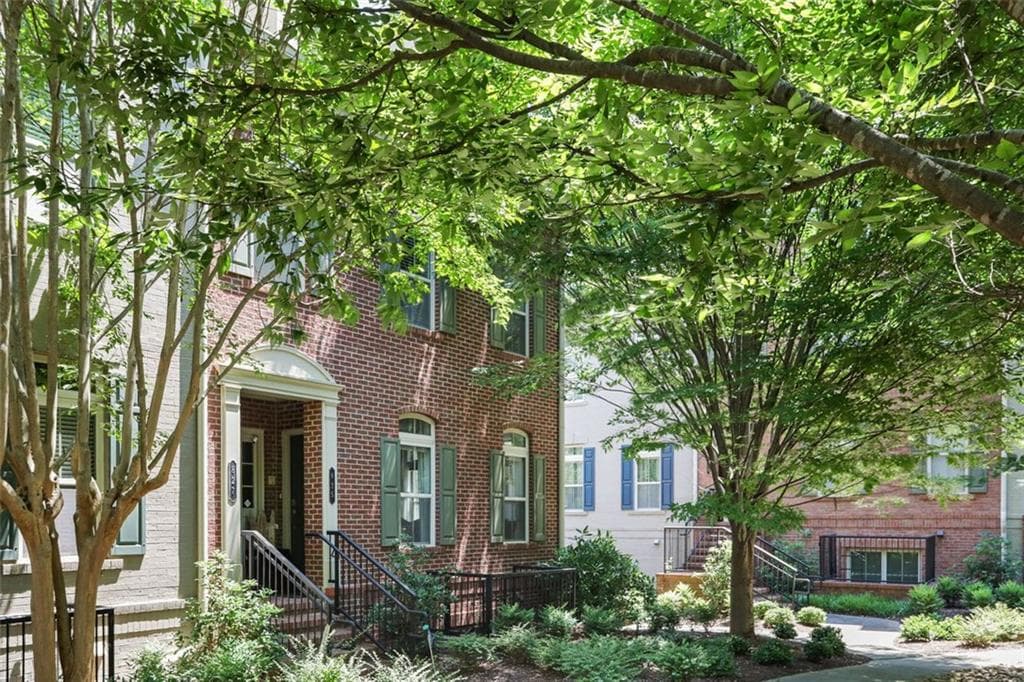 2 bedroom, 2 bathroom, 1,160 sq ft townhouse sold at 825 PERENNIAL Drive, Atlanta, GA 30328
