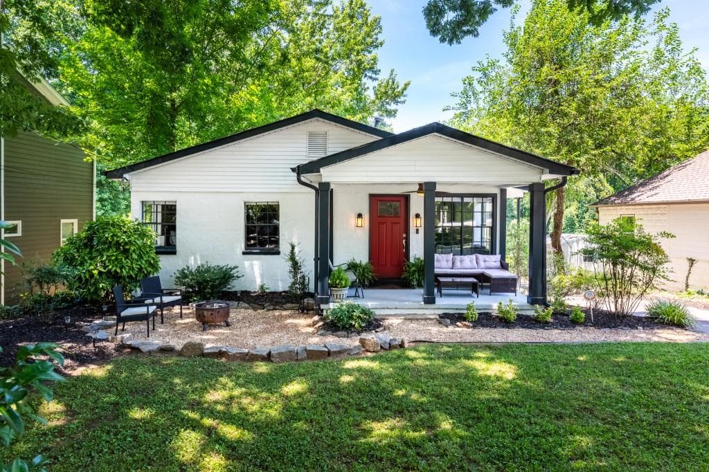 3 bedroom, 2 bathroom, 1,575 sq ft single family residence sold at 1808 Braeburn Circle, Atlanta, GA 30316