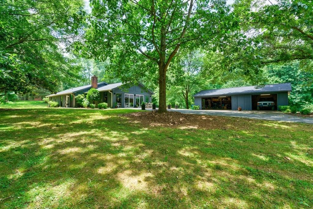 3 bedroom, 2 bathroom, 2,252 sq ft single family residence sold at 789 Cardinal Cove, Woodstock, GA 30188
