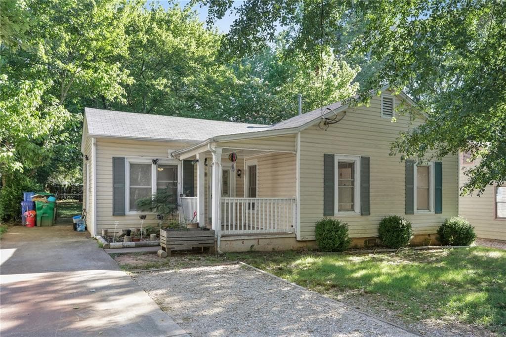 3 bedroom, 2 bathroom, 1,300 sq ft single family residence sold at 1382 Sargent Avenue, Atlanta, GA 30316