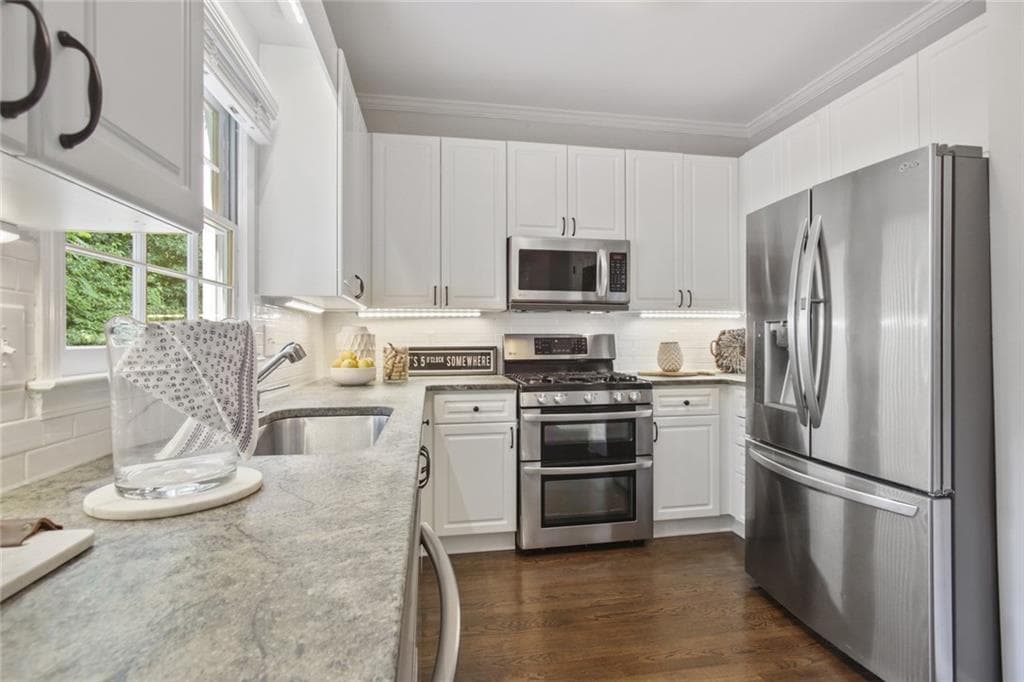 4 bedroom, 4 bathroom, 3,228 sq ft single family residence sold at 1518 Laurel Park Circle, Atlanta, GA 30329