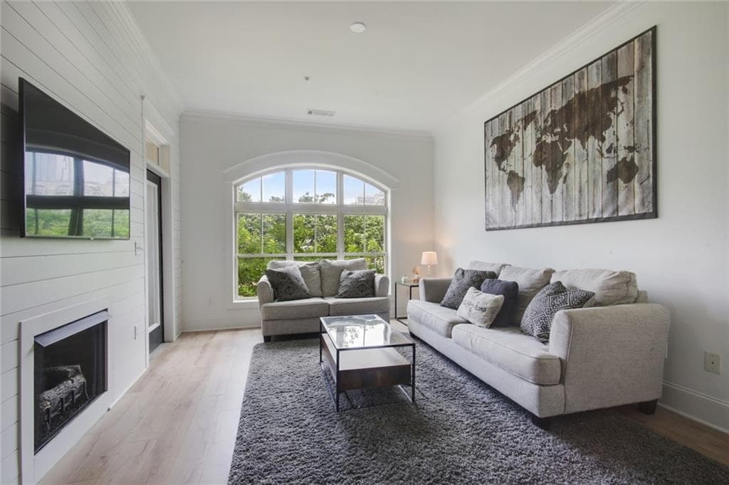 2 bedroom, 2 bathroom, 1,402 sq ft condominium sold at 625 Piedmont Avenue 1027, Atlanta, GA 30308