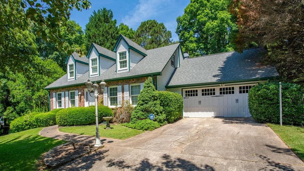 4 bedroom, 3 bathroom, 1,938 sq ft single family residence sold at 5352 Waterford Drive, Dunwoody, GA 30338