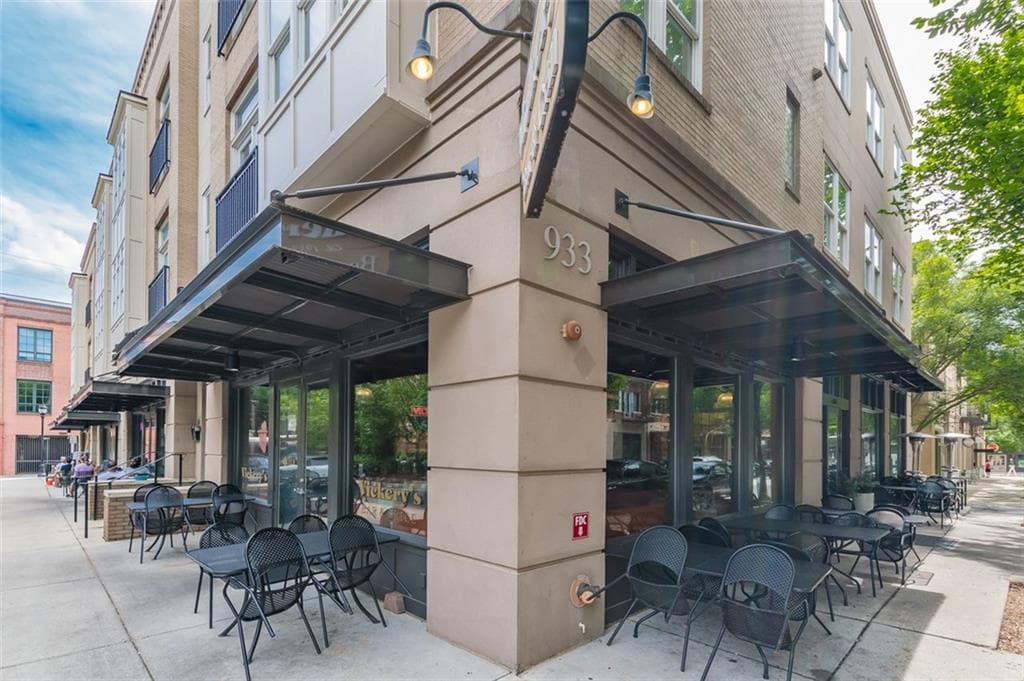 1 bedroom, 1 bathroom, 871 sq ft single family residence sold at 933 Garrett Street 205, Atlanta, GA 30316