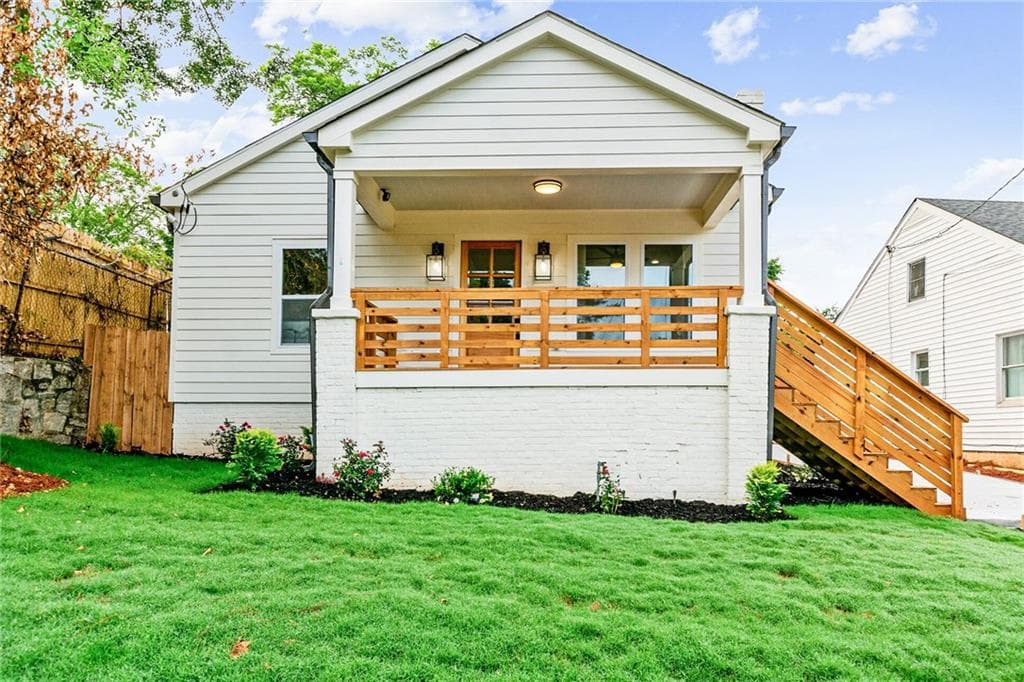3 bedroom, 2 bathroom, 1,600 sq ft single family residence sold at 762 Avenida Street, Atlanta, GA 30310