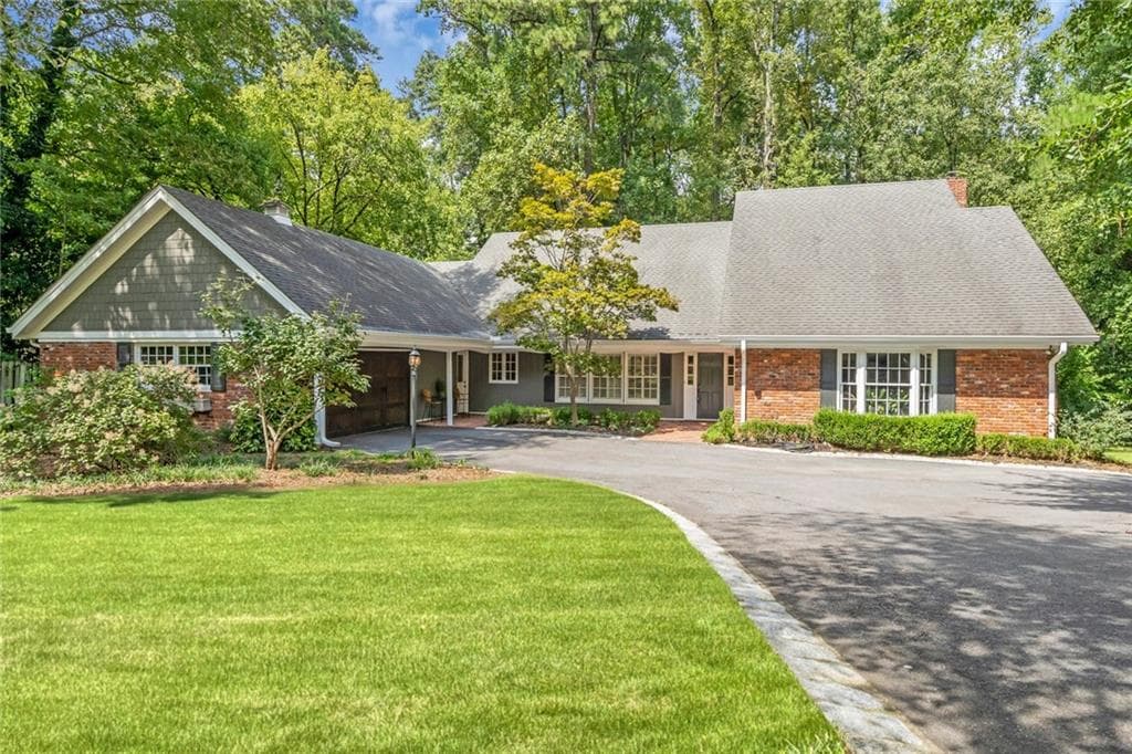 5 bedroom, 4 bathroom, 3,889 sq ft single family residence sold at 3435 Valley Road, Atlanta, GA 30305