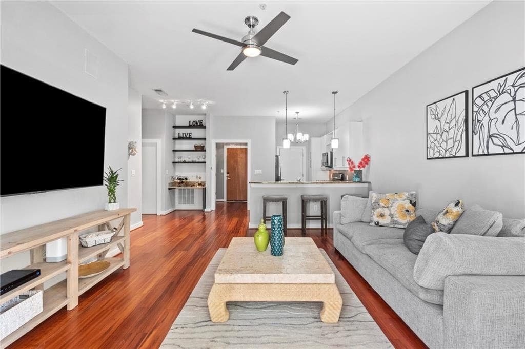 1 bedroom, 1 bathroom, 810 sq ft condominium sold at 870 Inman Village Parkway 314, Atlanta, GA 30307