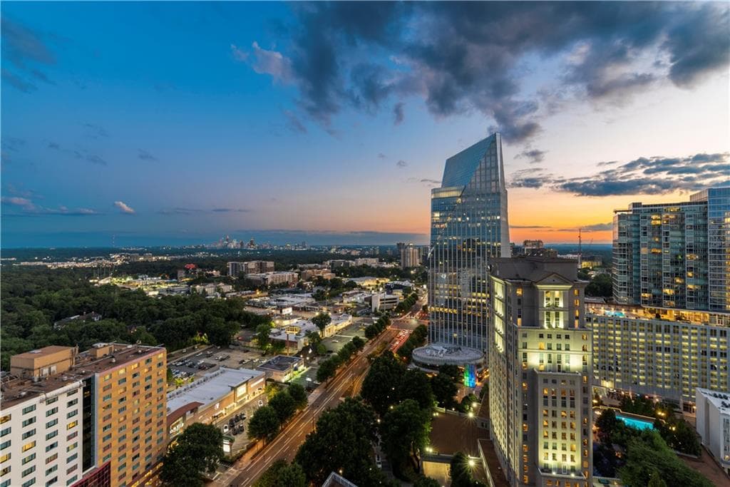 1 bedroom, 1 bathroom, 706 sq ft condominium sold at 3324 Peachtree Road 2604, Atlanta, GA 30326