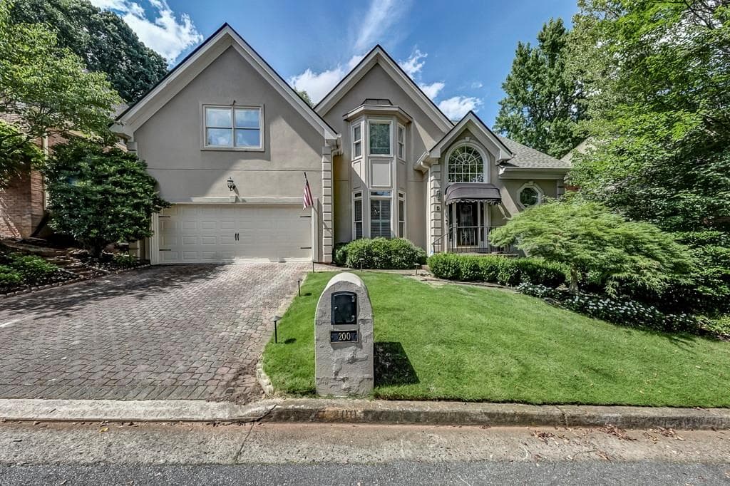 4 bedroom, 4 bathroom, 3,674 sq ft single family residence sold at 200 Grosvenor Place, Atlanta, GA 30328