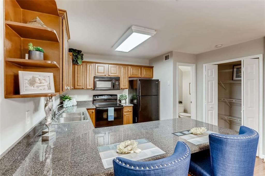 602 SUMMER Place, Norcross, GA 30071 — most recent listing photo