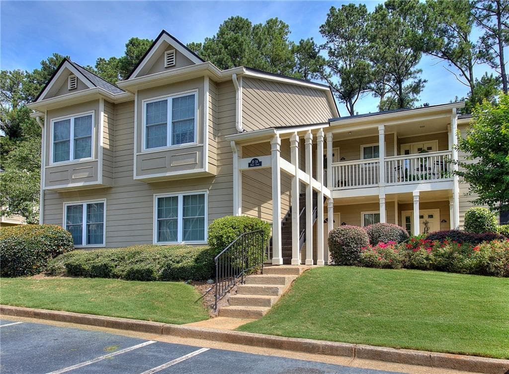 2 bedroom, 2 bathroom, 1,282 sq ft condominium sold at 21 Muncy Court, Smyrna, GA 30080