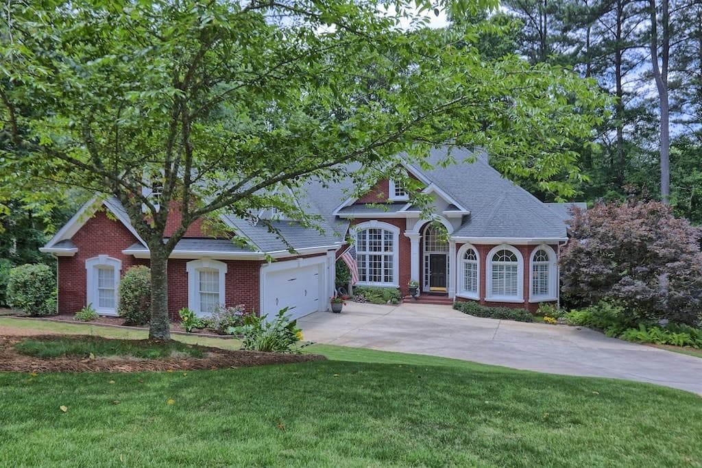 5 bedroom, 4 bathroom, 4,103 sq ft single family residence sold at 712 Bradshaw Lake Court, Woodstock, GA 30188