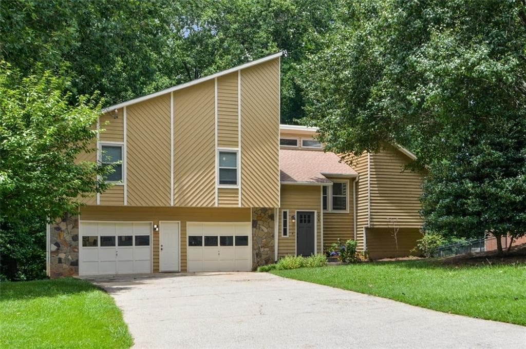 4 bedroom, 3 bathroom, 2,270 sq ft single family residence sold at 284 Angla Drive, Smyrna, GA 30082