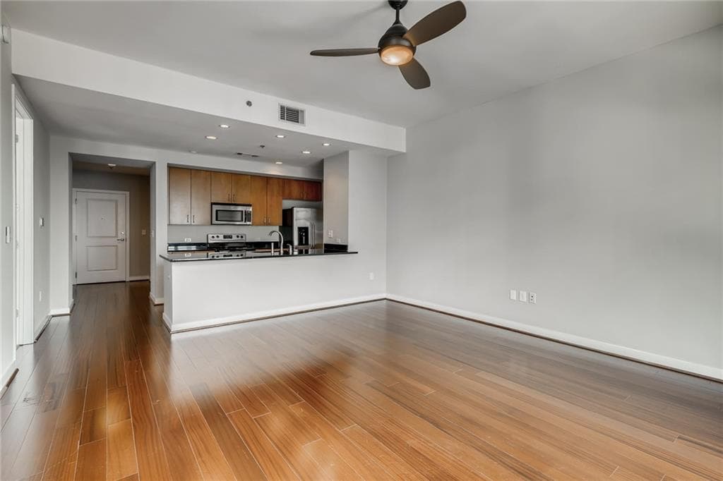 1 bedroom, 1 bathroom, 950 sq ft condominium sold at 565 PEACHTREE Street 808, Atlanta, GA 30308