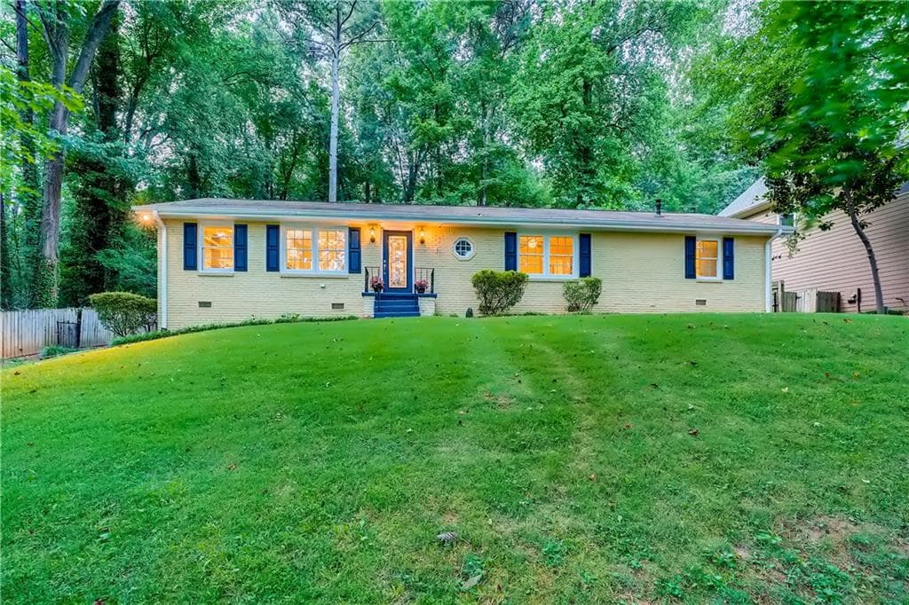 3 bedroom, 3 bathroom, 1,800 sq ft single family residence sold at 2574 Defoors Ferry Road, Atlanta, GA 30318