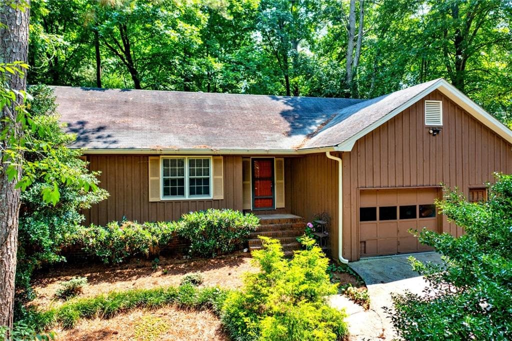 3 bedroom, 2 bathroom, 1,290 sq ft single family residence sold at 112 Creek Hollow Drive, Woodstock, GA 30188