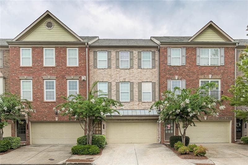 3 bedroom, 4 bathroom, 2,226 sq ft townhouse sold at 3241 Greenwood Oak Drive, Norcross, GA 30092