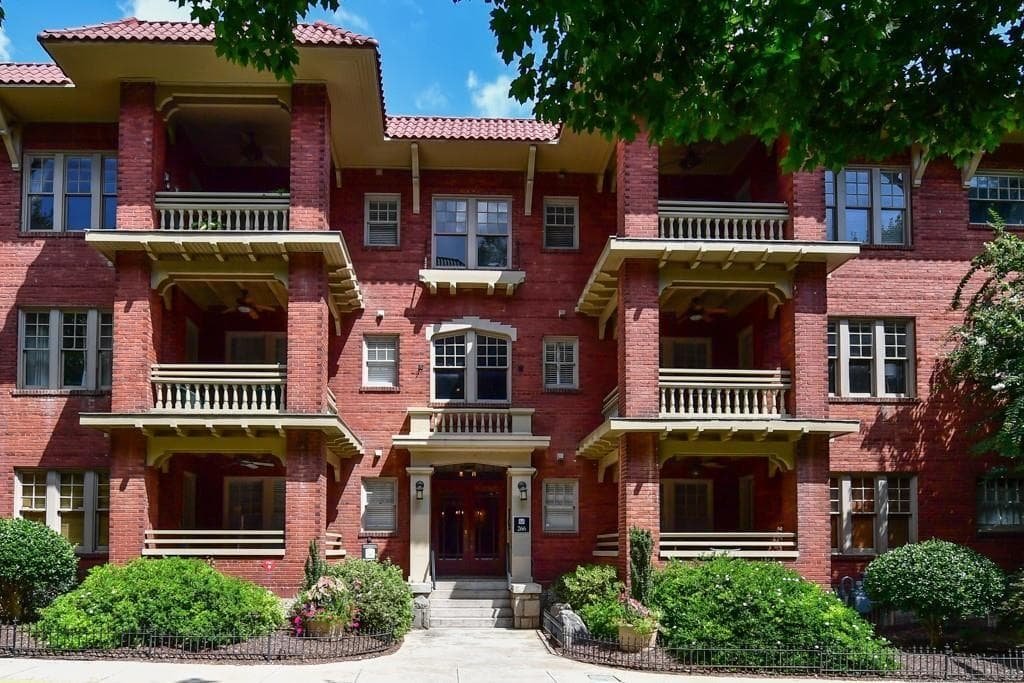 1 bedroom, 1 bathroom, 931 sq ft condominium sold at 266 11th Street 3, Atlanta, GA 30309