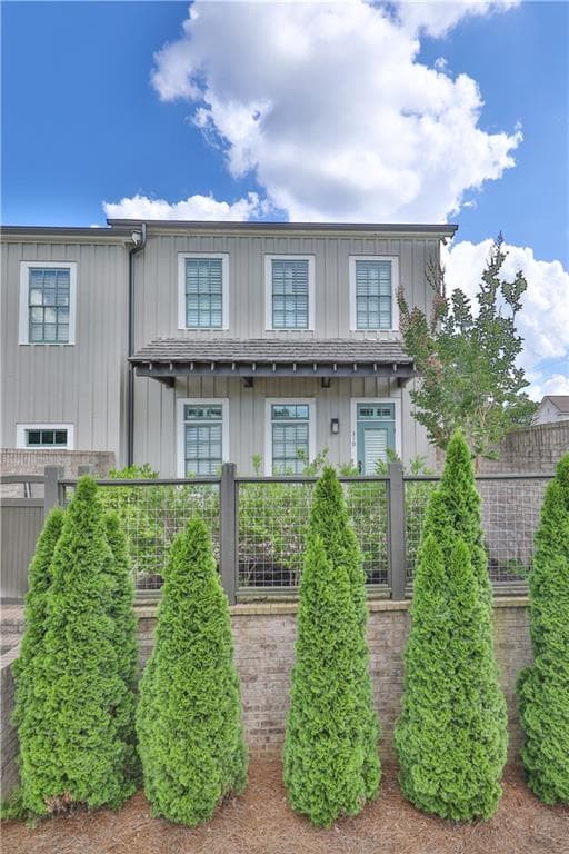 3 bedroom, 4 bathroom, 2,400 sq ft townhouse sold at 310 Vickery Falls Drive, Roswell, GA 30075