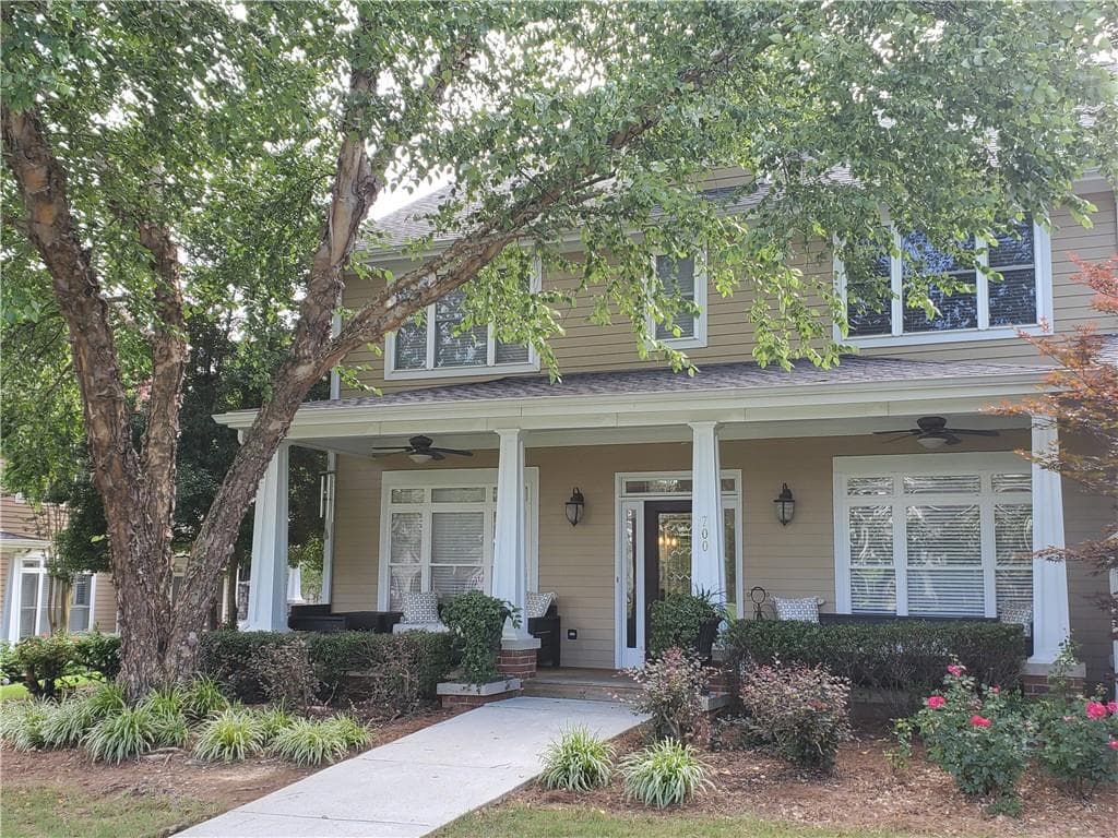 3 bedroom, 4 bathroom, 2,288 sq ft condominium sold at 700 Freedom Lane, Roswell, GA 30075