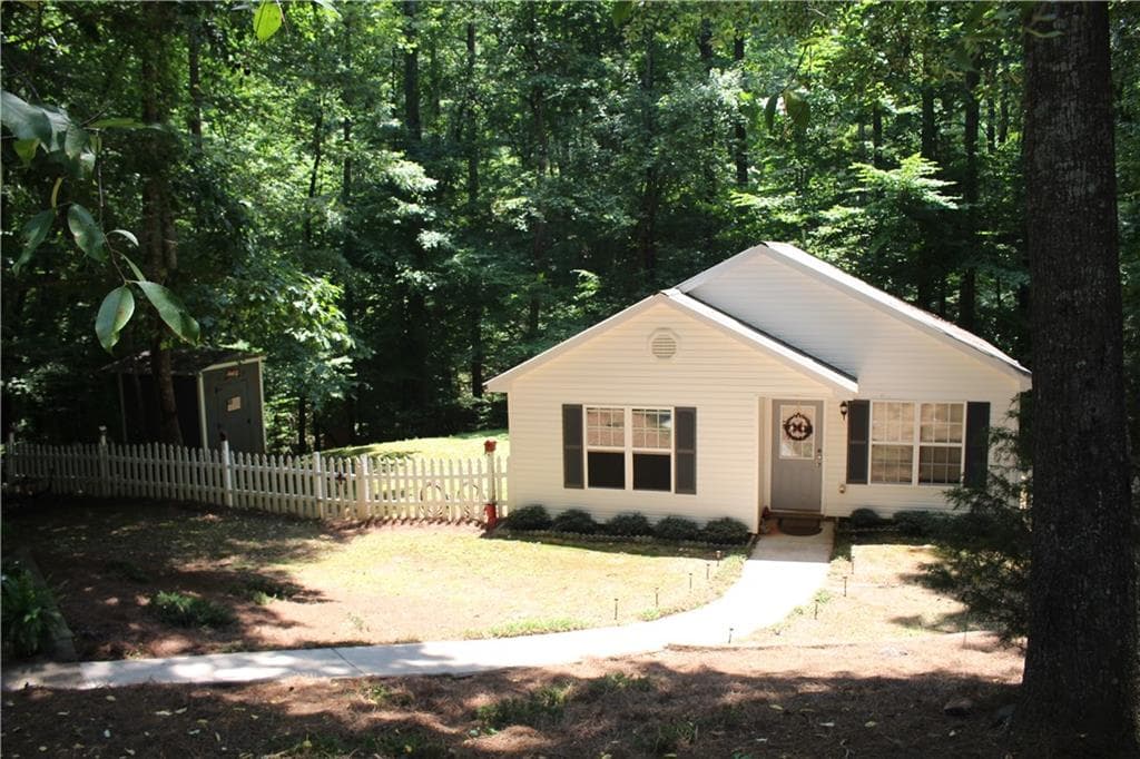 2 bedroom, 1 bathroom, 840 sq ft single family residence sold at 6855 Sawnee Terrace, Gainesville, GA 30506