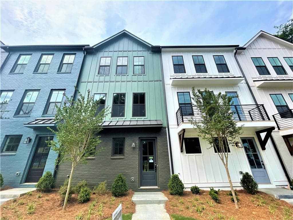 2 bedroom, 3 bathroom, 1,343 sq ft townhouse sold at 122 Chestnut Circle, Atlanta, GA 30342