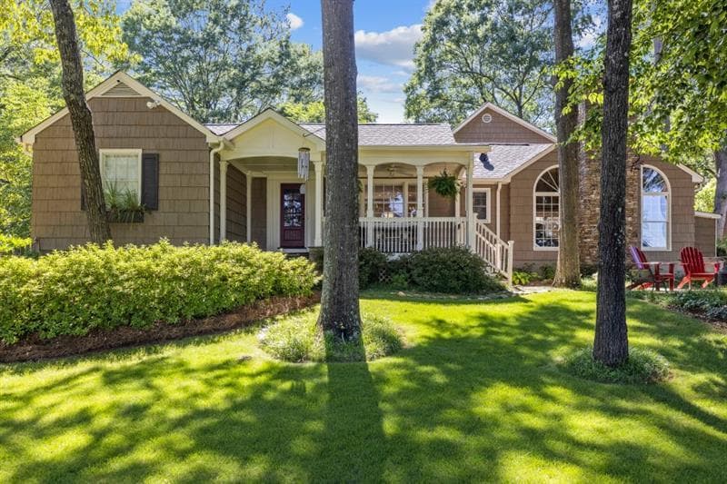 4 bedroom, 3 bathroom, 2,634 sq ft single family residence sold at 605 Wilson Road, Atlanta, GA 30318